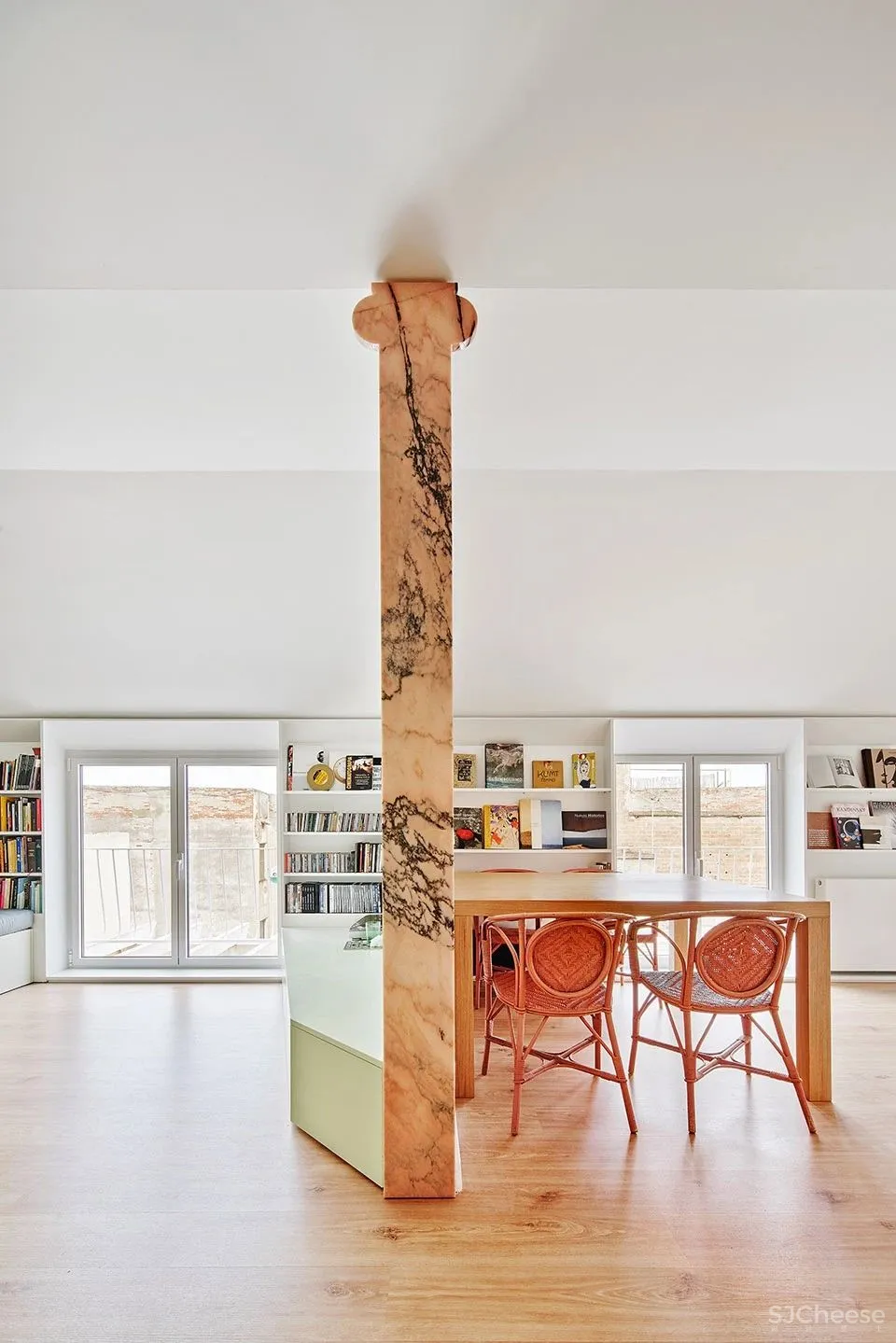 定制家具打造独特生活体验 PROVIDÈNCIA顶层公寓改造 AMOO