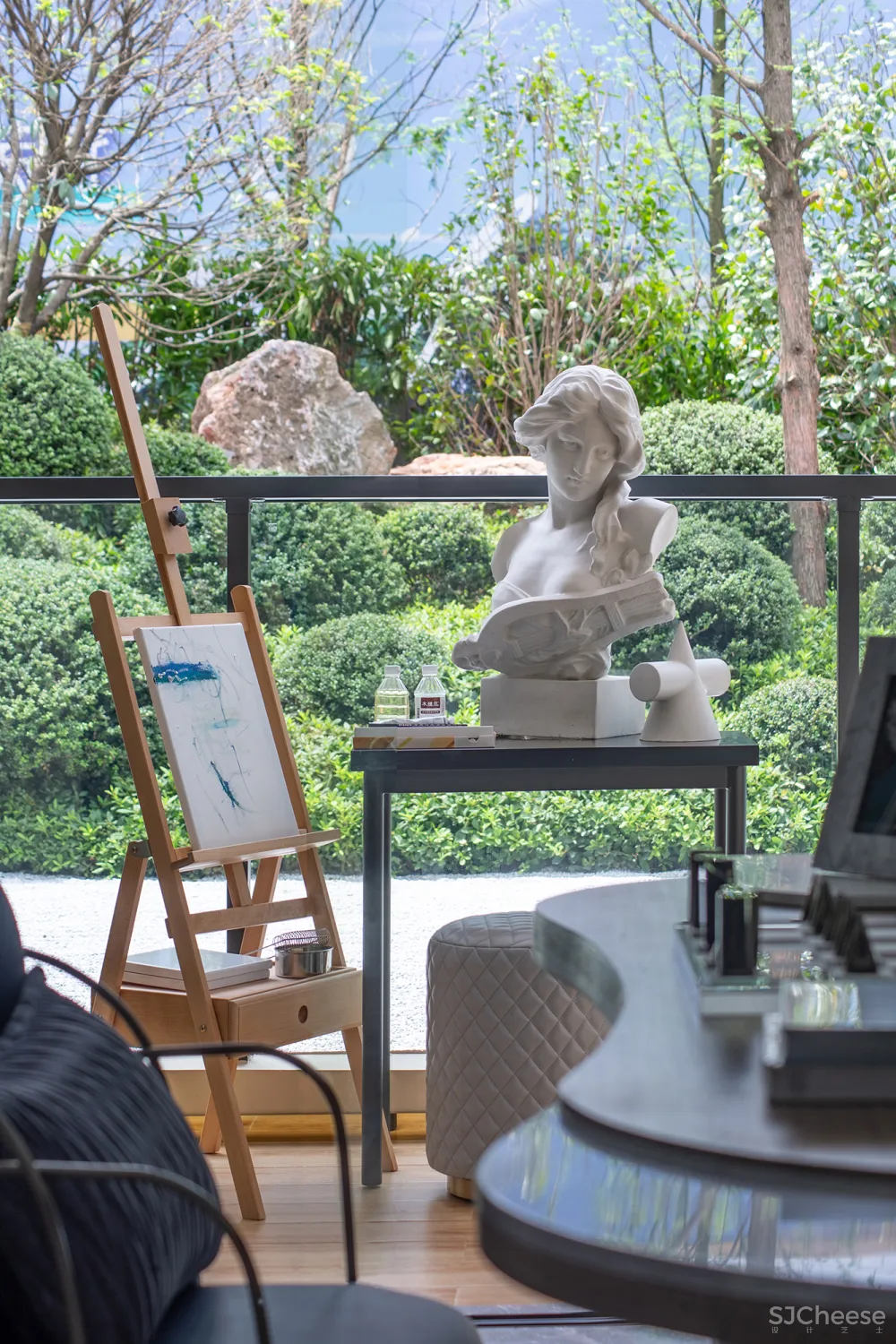 让我们静心聆听丝巾诉说的动人故事 ,Hermès l 红星地产×香港方黄新作