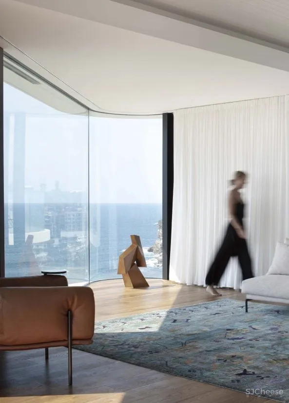 都是转角窗户,「曲面」和「直角」哪个更高级?