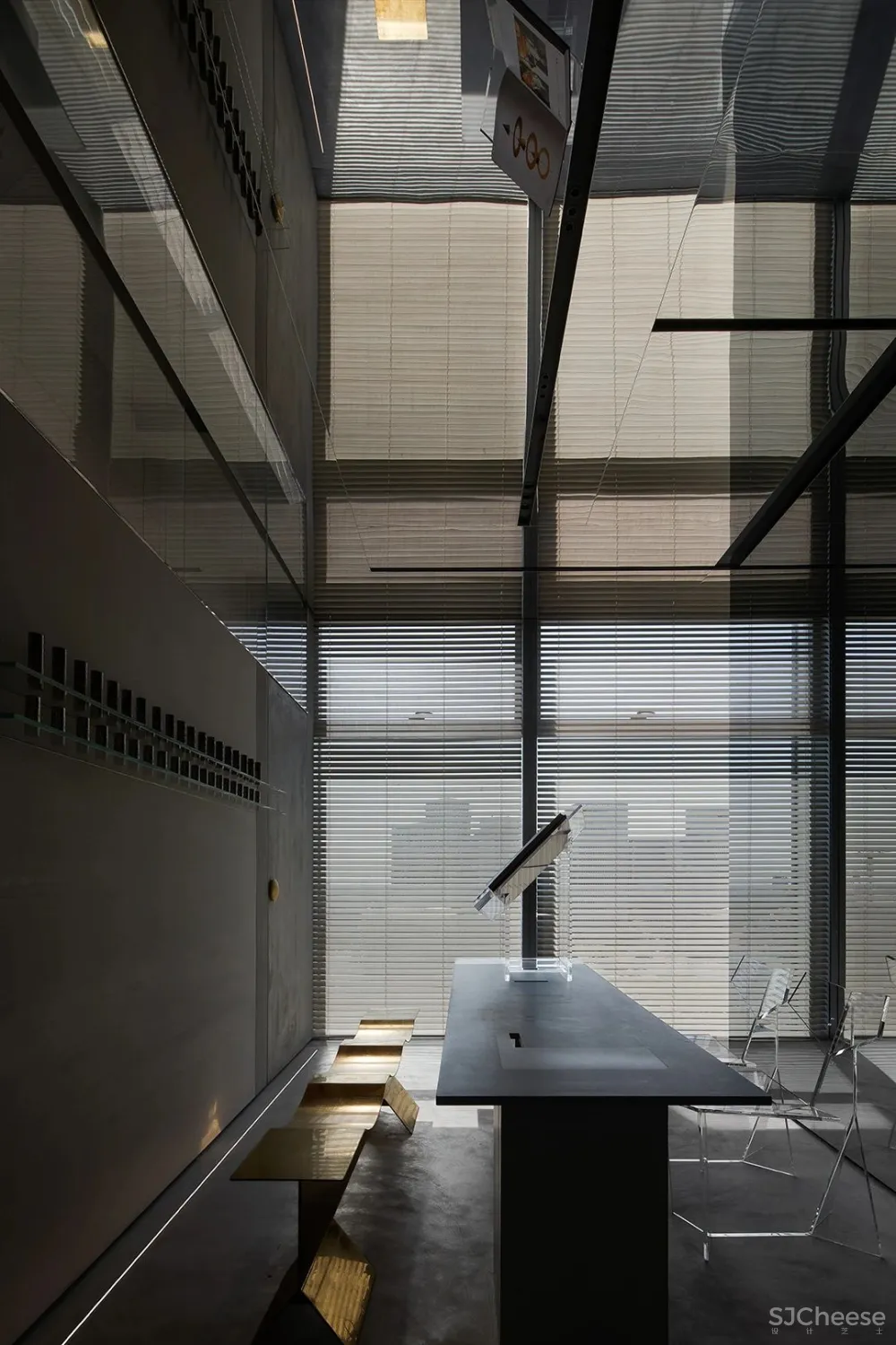 DOMANI 东仓 亮如白昼的夜及温和的肢解