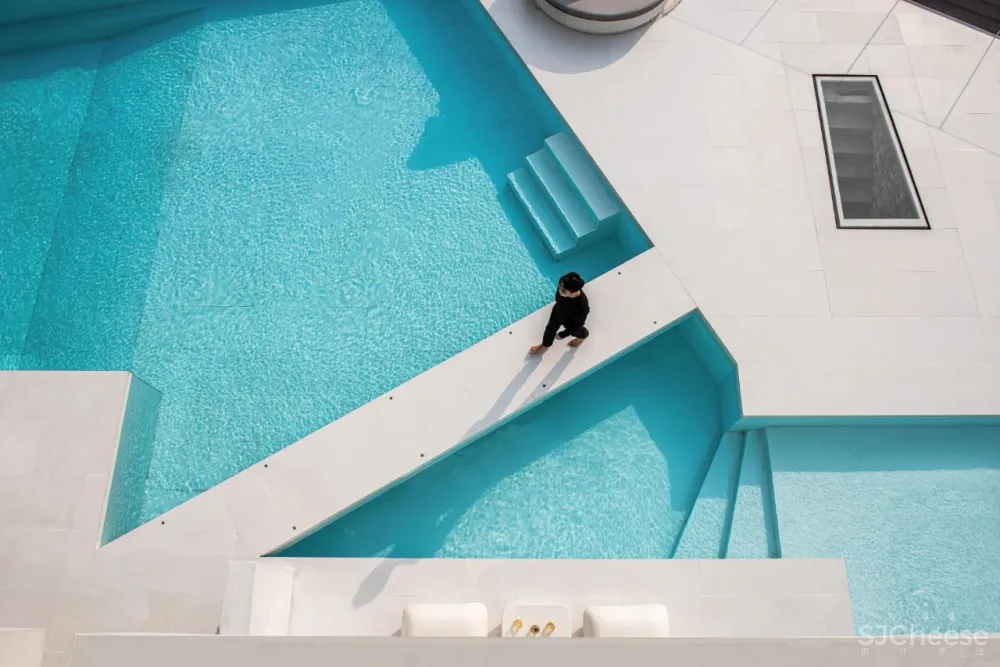 竹海里的极简酒店,美。