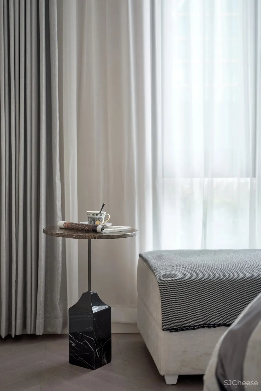 中性色作为空间主色调，搭配以暖温度的姜黄！