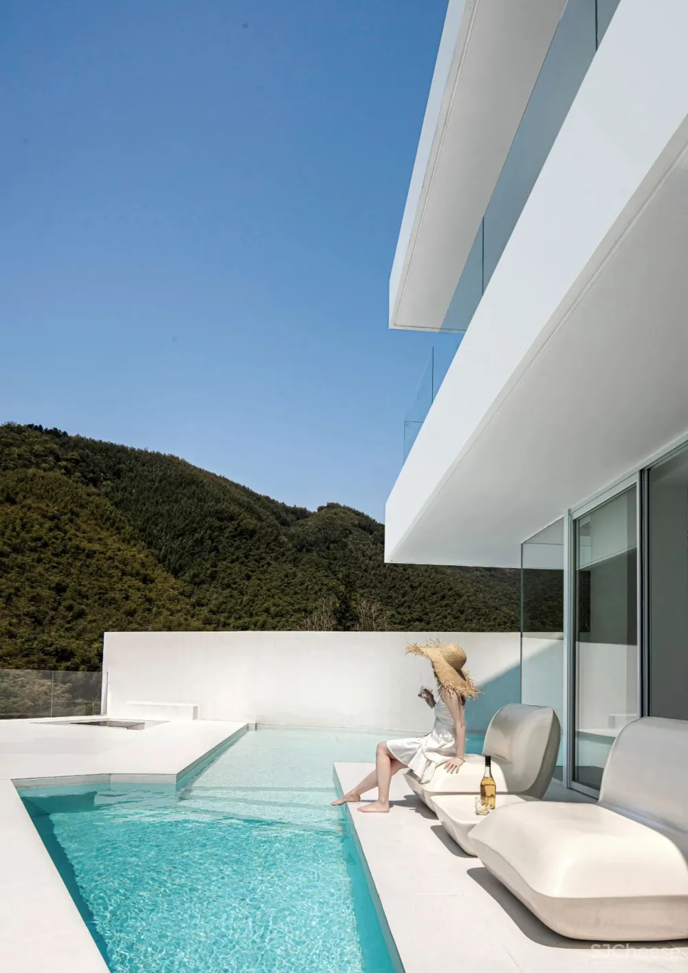 竹海里的极简酒店,美。