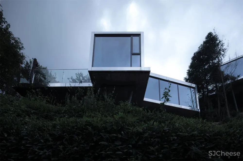 茶田里的悬浮木屋 千山云舍三峡木屋酒店