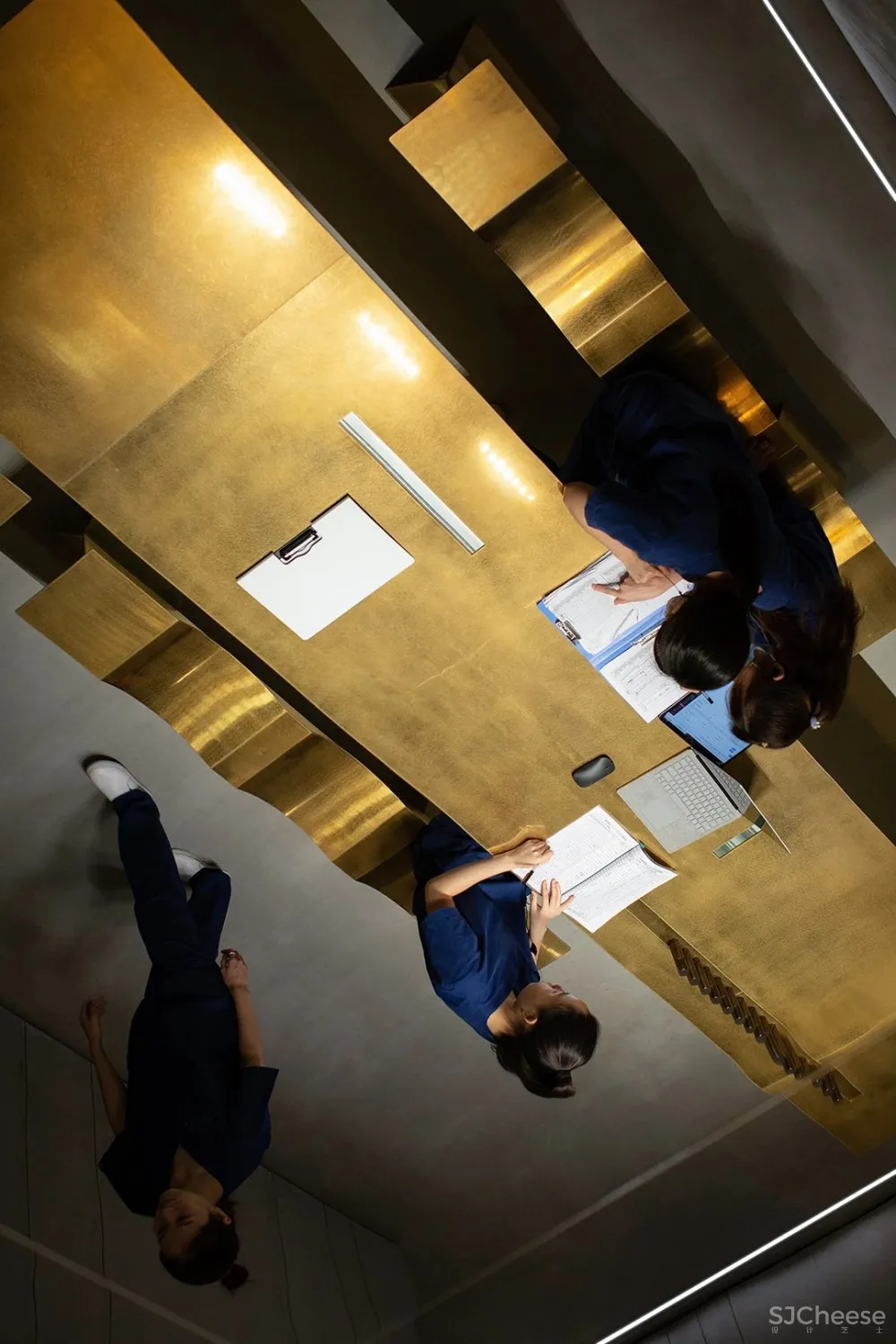 DOMANI 东仓 亮如白昼的夜及温和的肢解