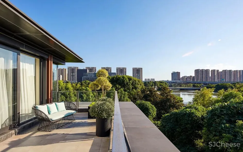 1800 m² 超级别墅，自带室内泳池、SPA等，宁静与奢华的都市桃源