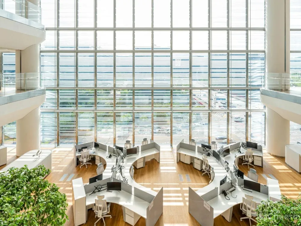 韩国首尔这栋新的总部大楼,吊顶的圆灯太魔性了,密恐慎入!