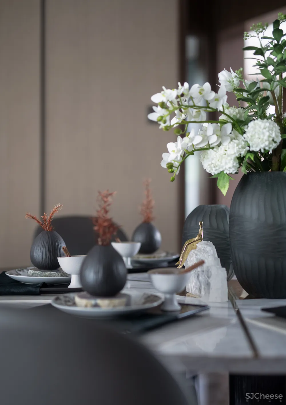 让我们静心聆听丝巾诉说的动人故事 ,Hermès l 红星地产×香港方黄新作