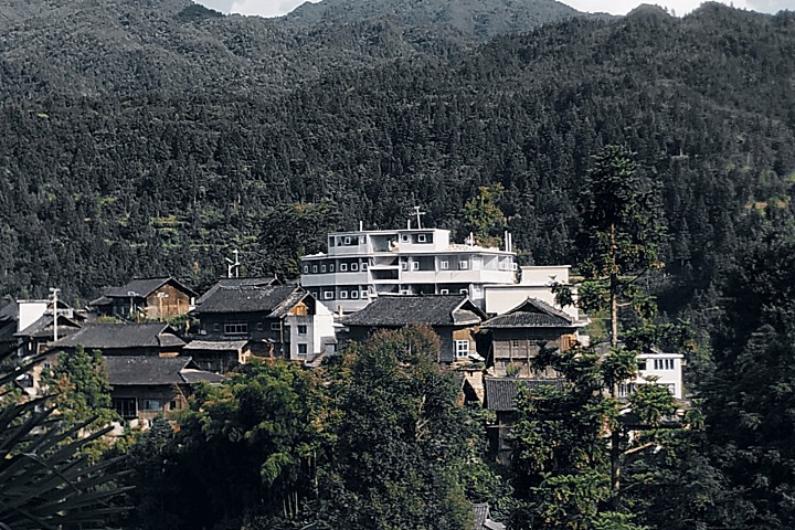 天下西江“控拜银匠村“