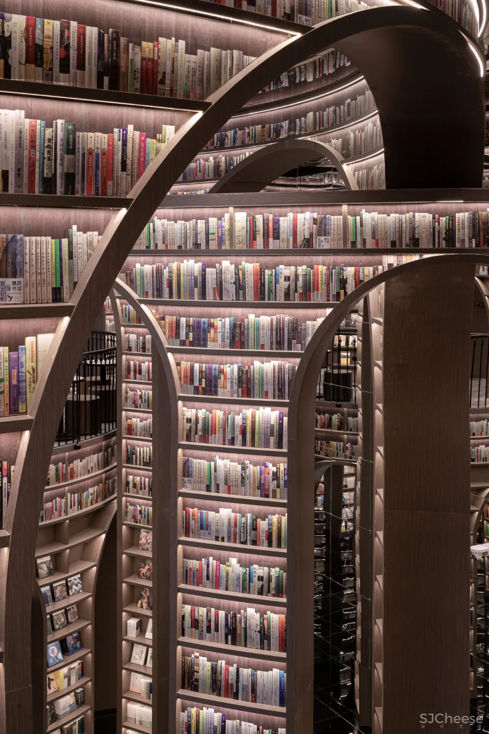 【设计女神新作】最美网红书店入驻成都,超高颜值魔幻4D实力上演“盗梦空间”!