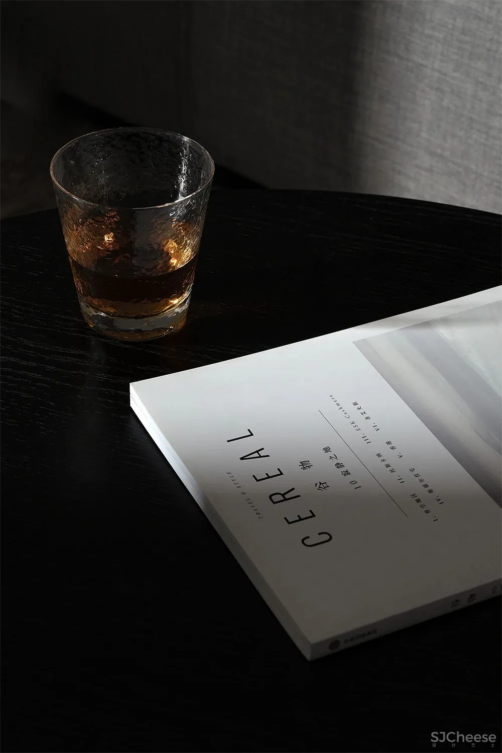 黑白灰，极具视觉张力的极简格调 予以设计