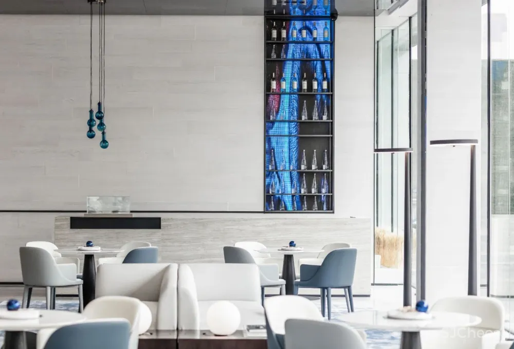 JLa设计 × 保利云上销售中心:倒转一座城,悬挂云端