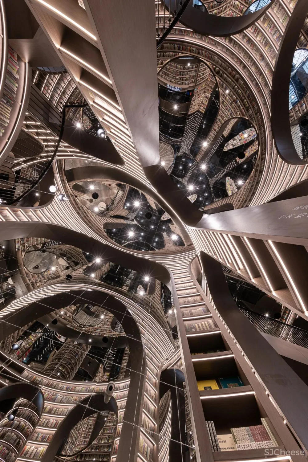 【设计女神新作】最美网红书店入驻成都,超高颜值魔幻4D实力上演“盗梦空间”!