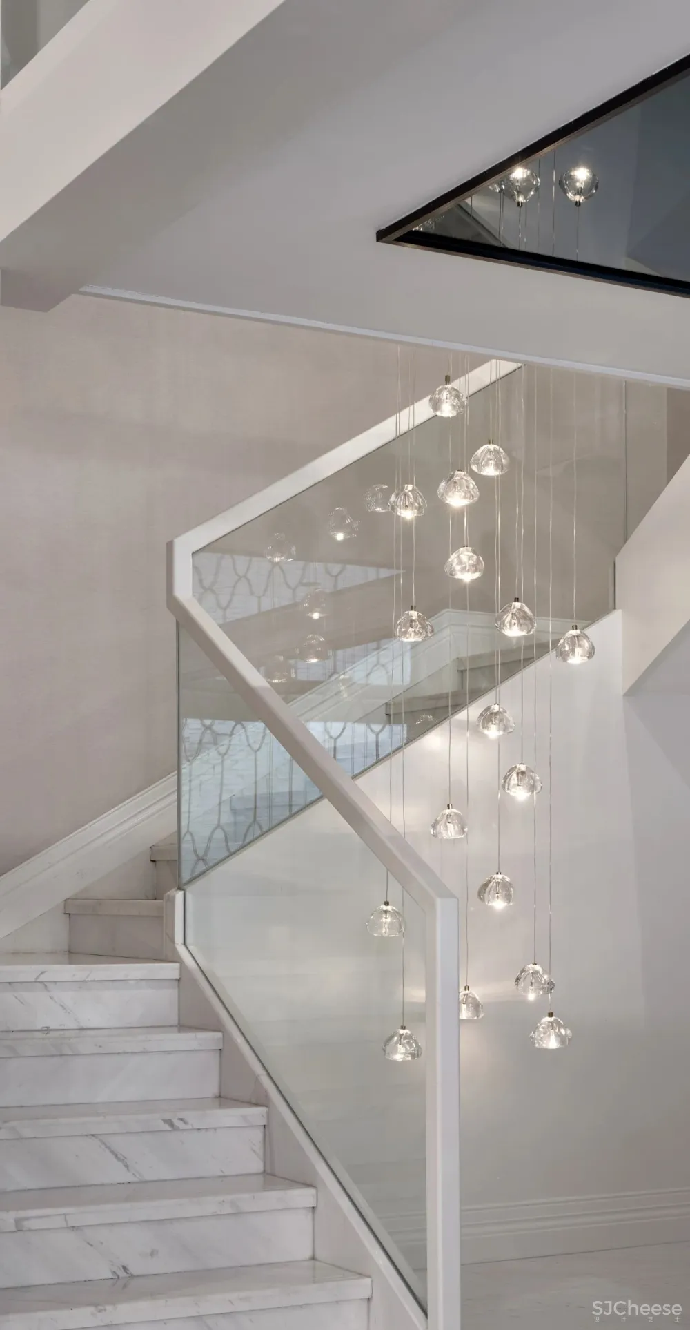 中性色作为空间主色调，搭配以暖温度的姜黄！