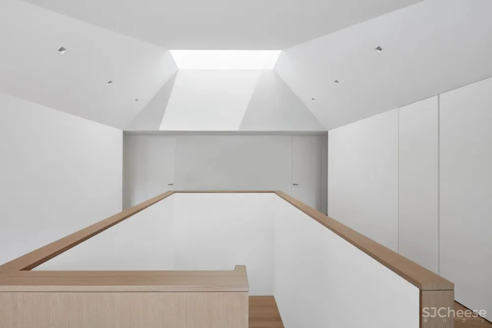 诗意空间的消解与重铸丨Akb Architects