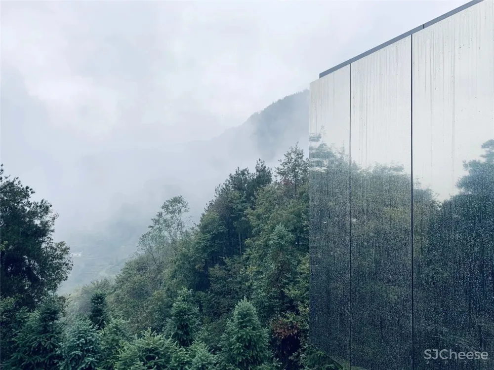 茶田里的悬浮木屋 千山云舍三峡木屋酒店