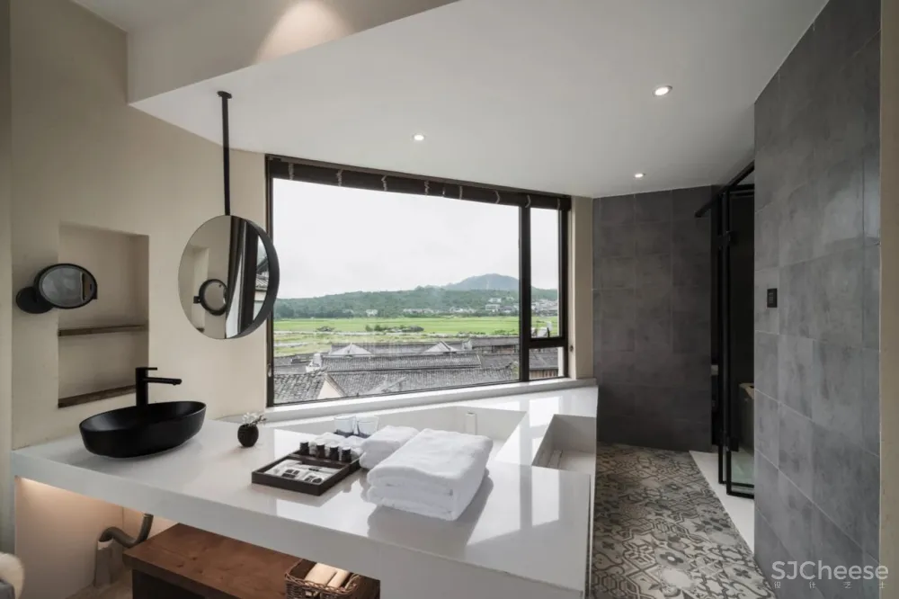 告别人从众！这个被低估的“西南小瑞士”，被稻田火山与古老温泉所拥抱，600年边陲小城的魅力，人见人爱！