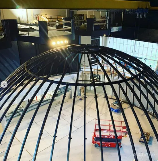 90后大厨打造沉浸式餐厅设计,颠覆传统用餐体验,连大门都出乎意料......