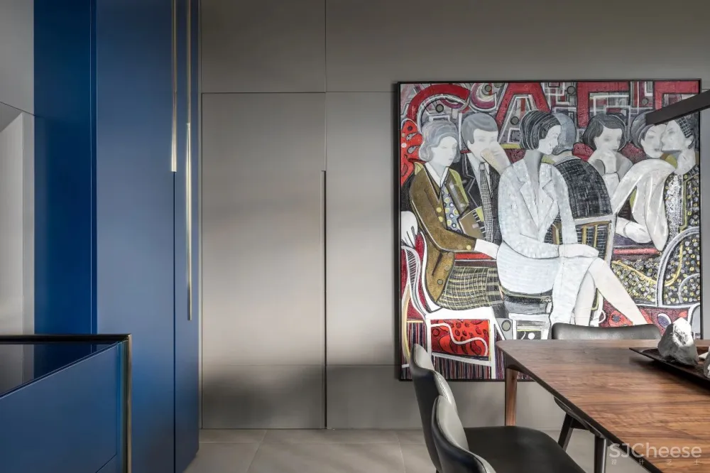 这个家的色彩大胆搭配到令人惊艳,却因为巧妙的处理带来了平衡感