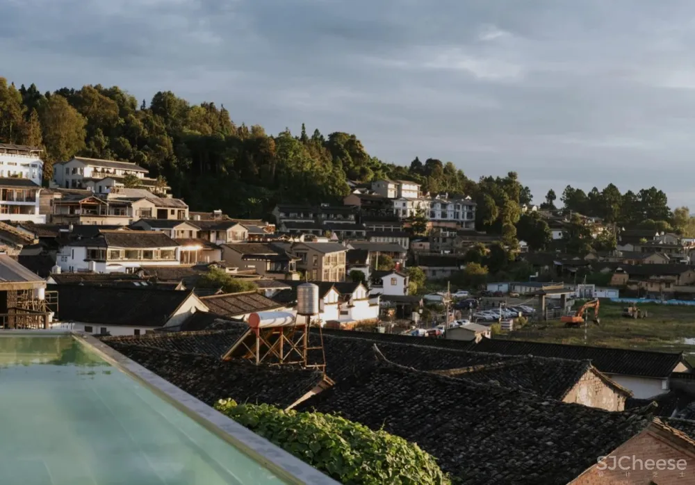告别人从众！这个被低估的“西南小瑞士”，被稻田火山与古老温泉所拥抱，600年边陲小城的魅力，人见人爱！