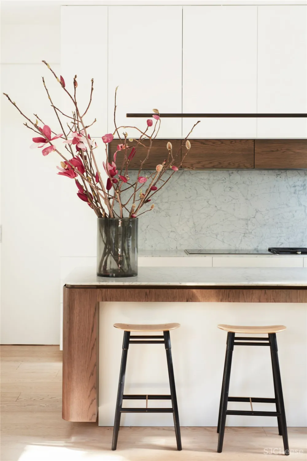 都是转角窗户,「曲面」和「直角」哪个更高级?