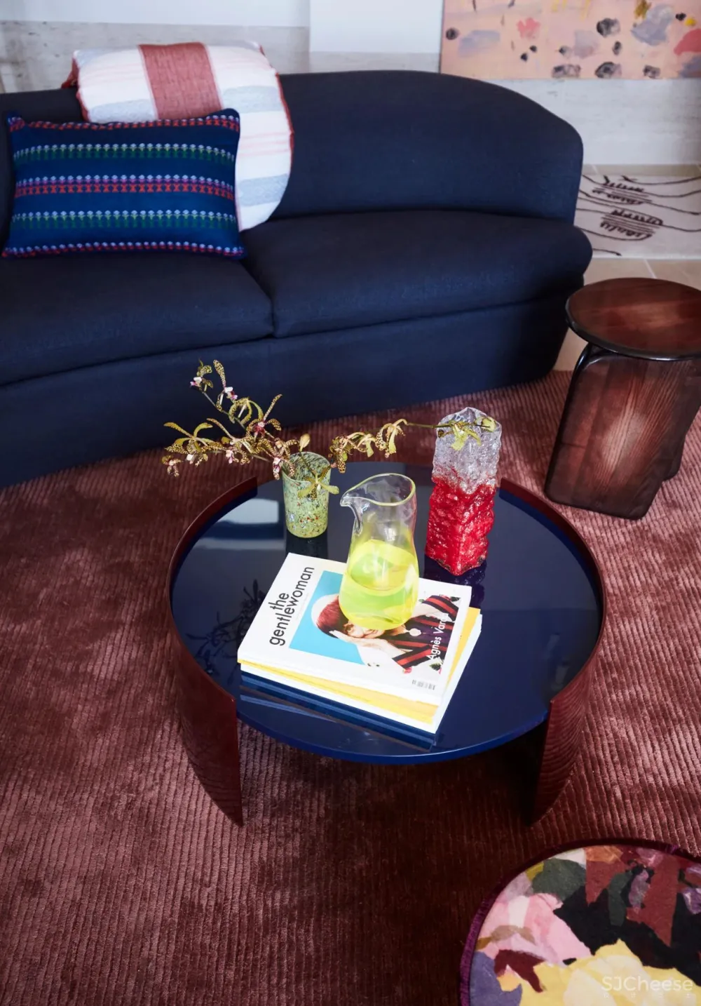 港湾边住宅,每天醒来都是惊喜;色彩与艺术品,也让人百看不厌