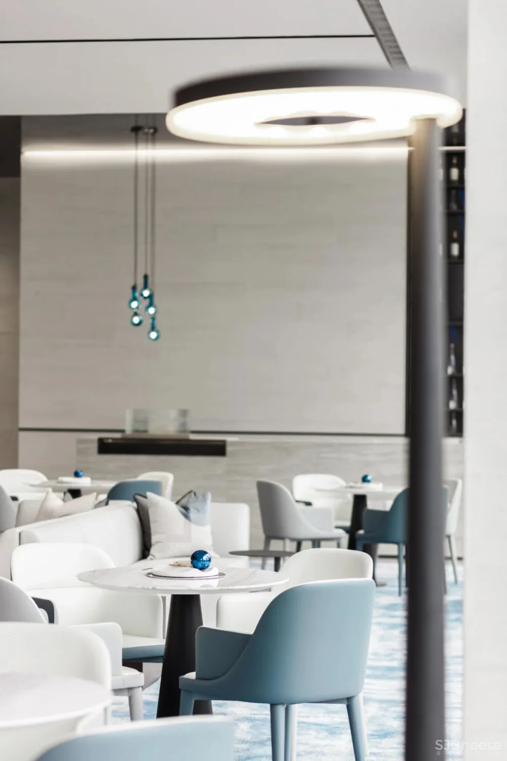 JLa设计 × 保利云上销售中心:倒转一座城,悬挂云端