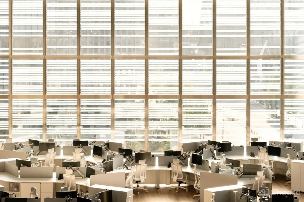 韩国首尔这栋新的总部大楼,吊顶的圆灯太魔性了,密恐慎入!