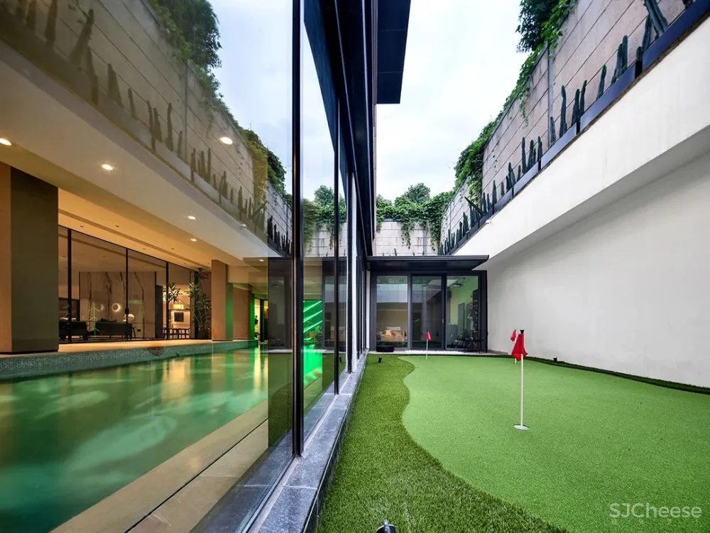 1800 m² 超级别墅，自带室内泳池、SPA等，宁静与奢华的都市桃源