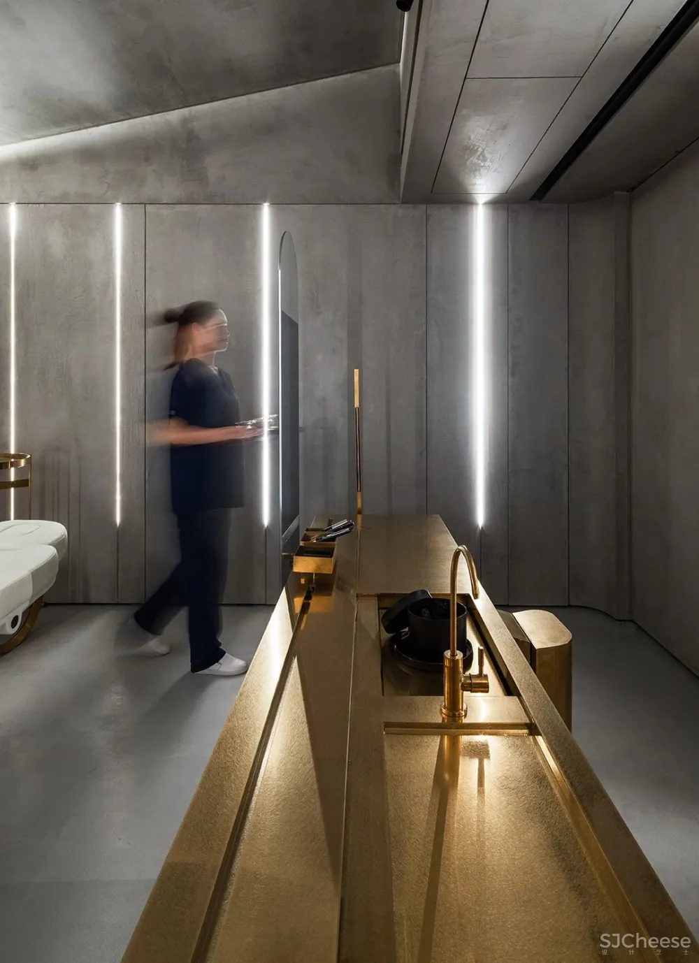 DOMANI 东仓 亮如白昼的夜及温和的肢解