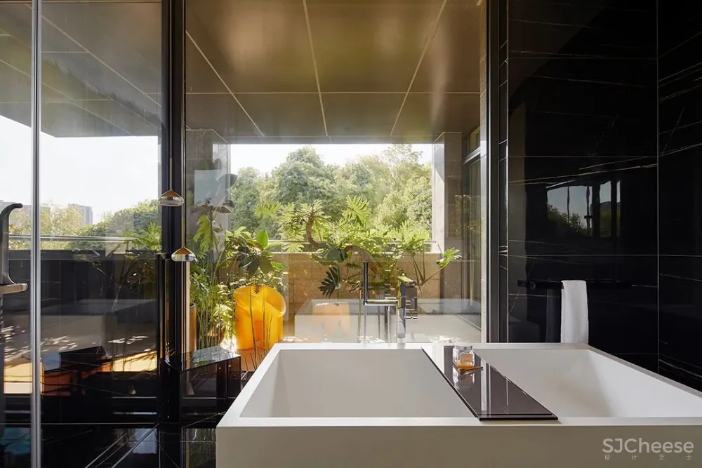 1800 m² 超级别墅，自带室内泳池、SPA等，宁静与奢华的都市桃源