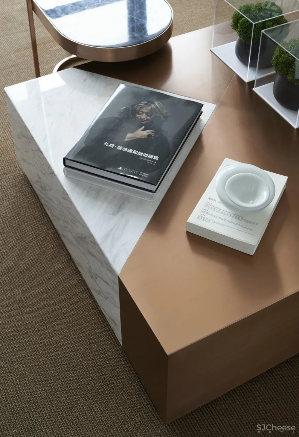 抽象与具象中和 西方的简练与东方的自然气质交织 除了自然元素与材料 空间没有过多的装饰