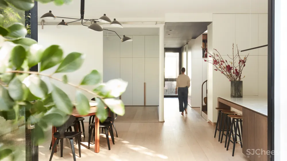 都是转角窗户,「曲面」和「直角」哪个更高级?