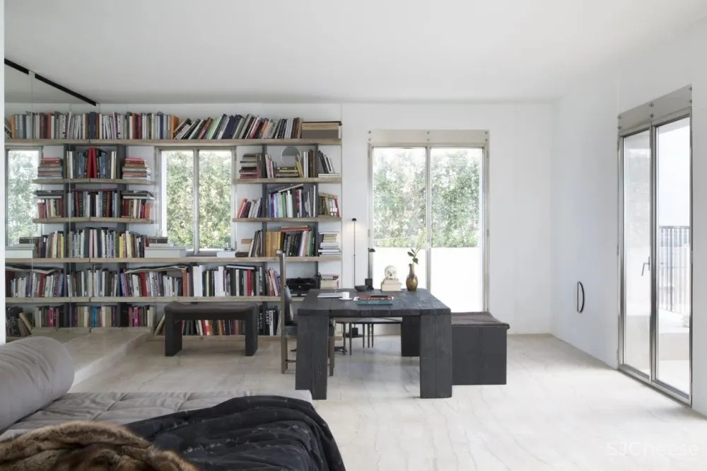 窥探一下时尚界的暗黑之王Rick Owens,他的家和他的生活都充满着怪异气息