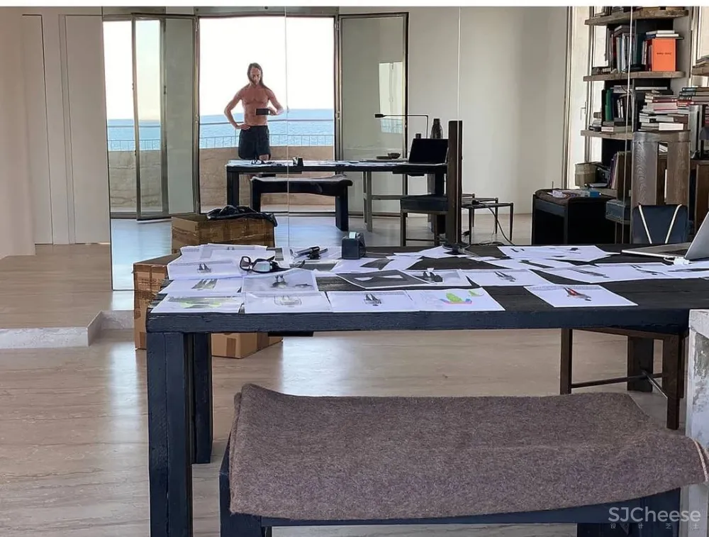 窥探一下时尚界的暗黑之王Rick Owens,他的家和他的生活都充满着怪异气息