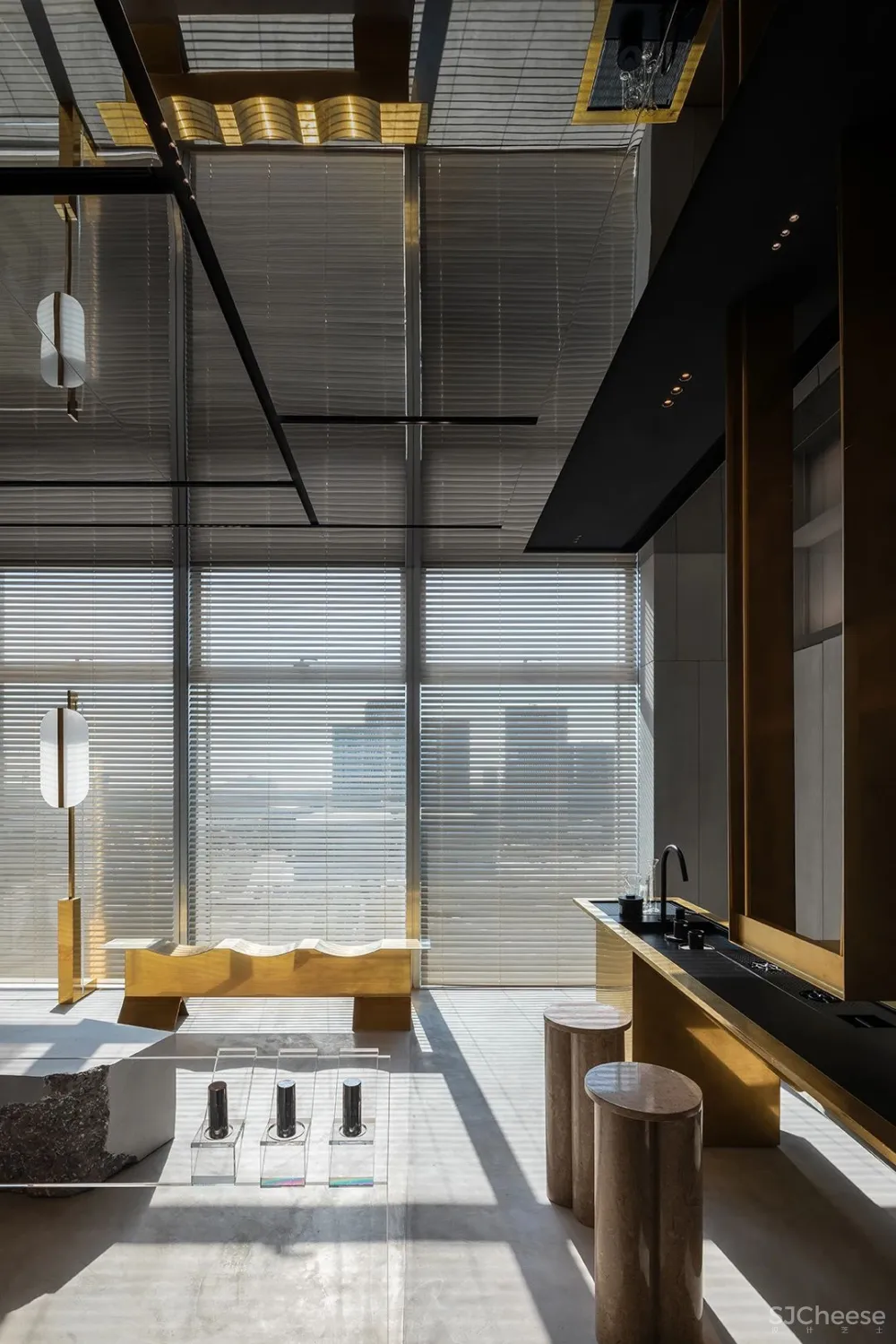 DOMANI 东仓 亮如白昼的夜及温和的肢解