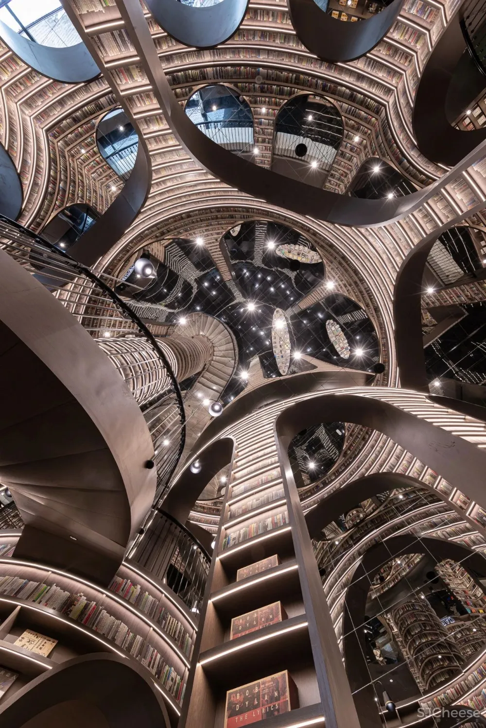 【设计女神新作】最美网红书店入驻成都,超高颜值魔幻4D实力上演“盗梦空间”!