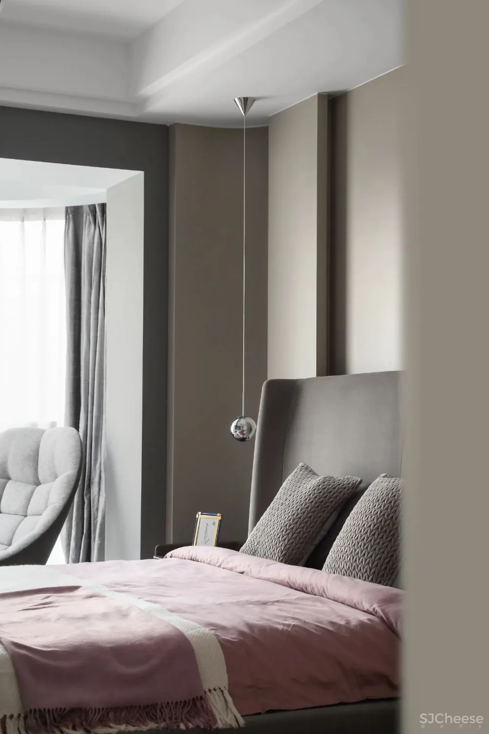 设计师丁捷:270㎡现代极简大宅,繁华之中的静谧空间