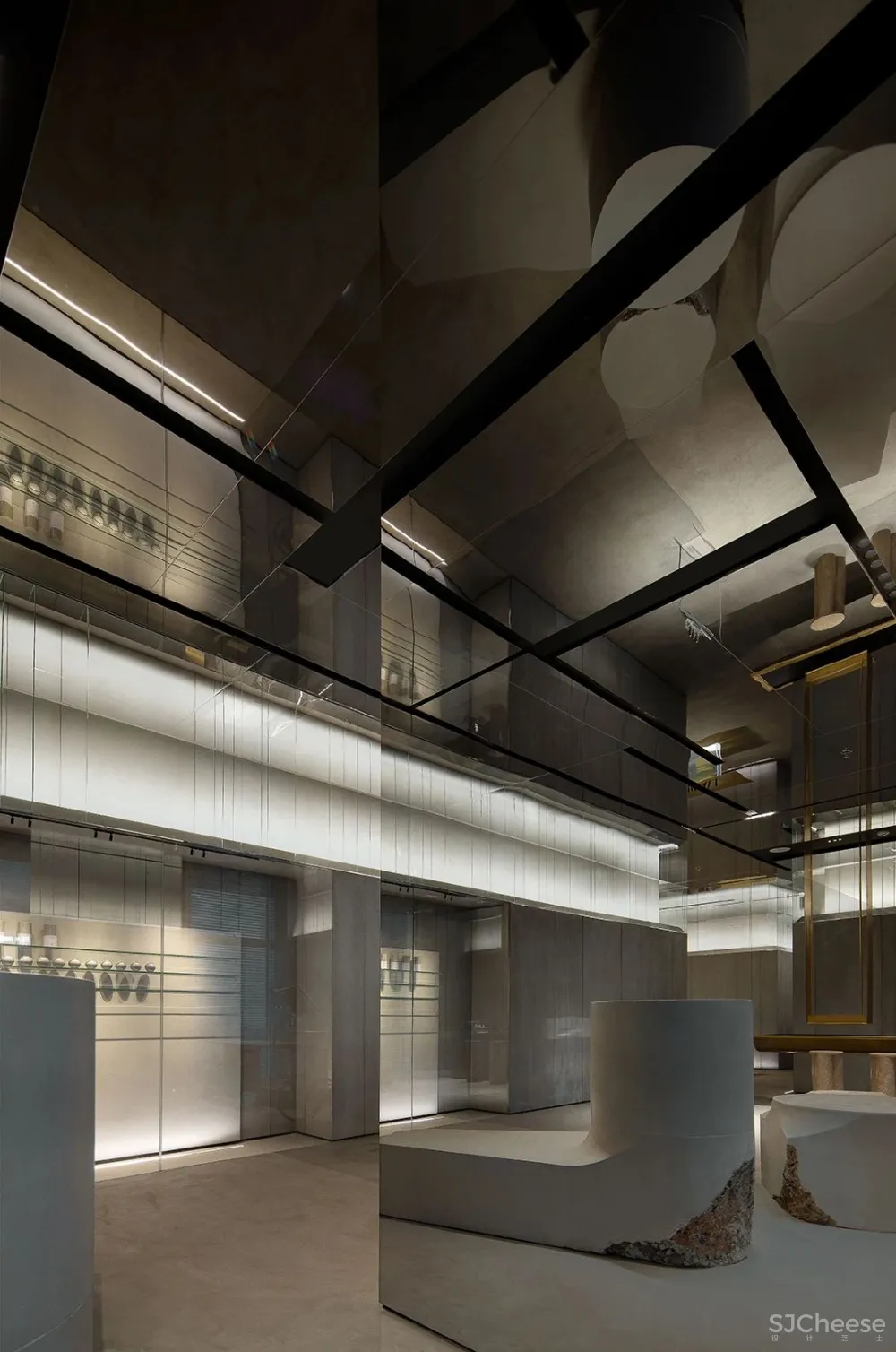 DOMANI 东仓 亮如白昼的夜及温和的肢解