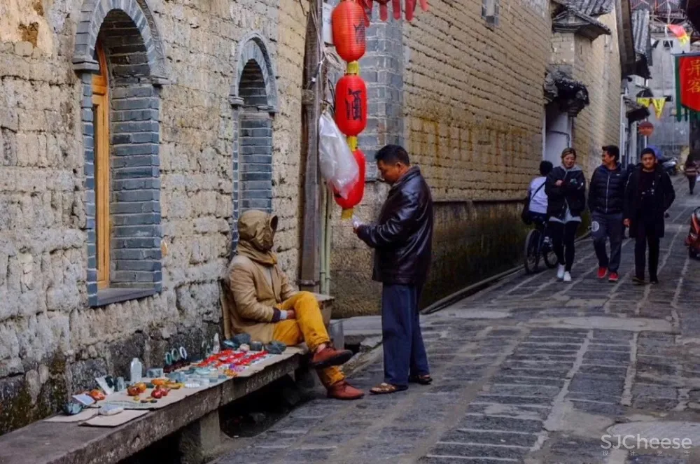 告别人从众！这个被低估的“西南小瑞士”，被稻田火山与古老温泉所拥抱，600年边陲小城的魅力，人见人爱！