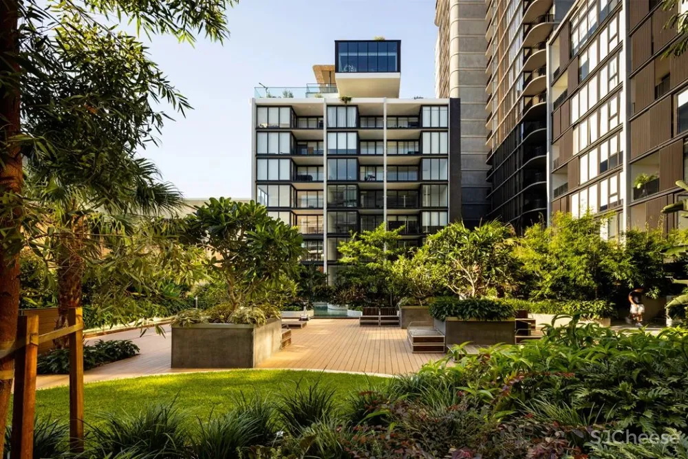 大尺度22米高人工瀑布 顶层无边泳池 生态豪宅新玩法