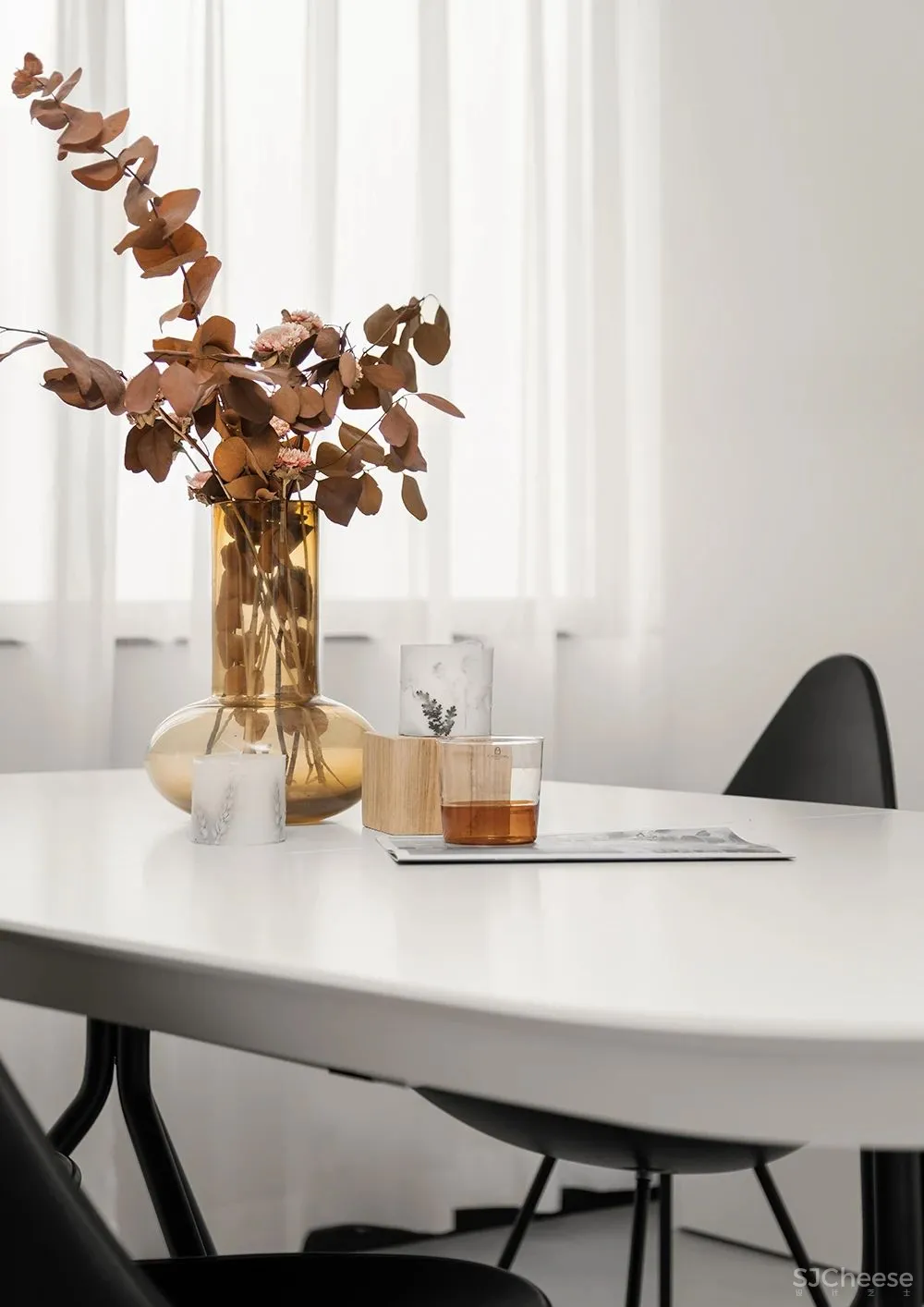 现代金属质感,营造自然人居美学 鸿鹄设计