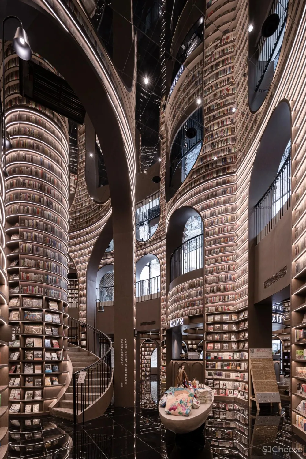 【设计女神新作】最美网红书店入驻成都,超高颜值魔幻4D实力上演“盗梦空间”!