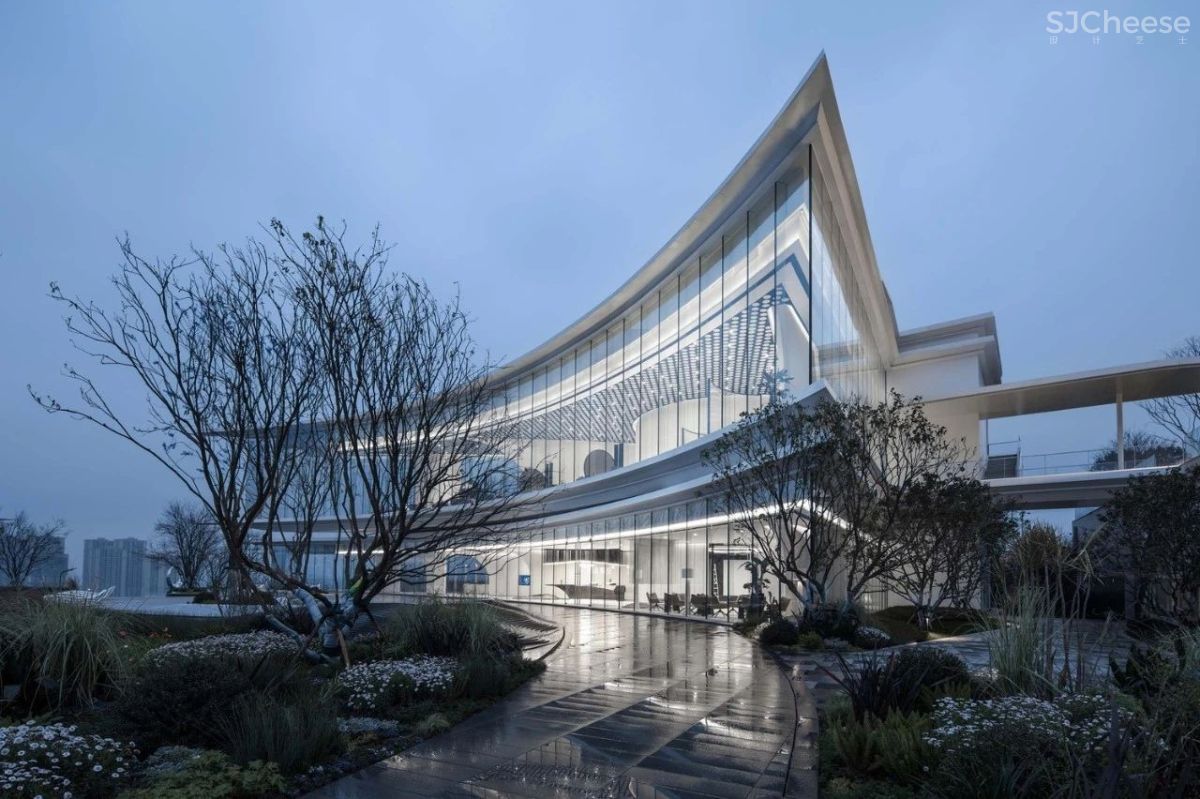 LWK PARTNERS丨2500㎡重庆江山雲出 • Legend未来人居艺术馆