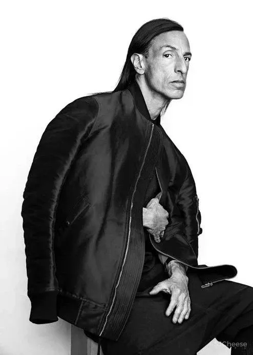 窥探一下时尚界的暗黑之王Rick Owens,他的家和他的生活都充满着怪异气息