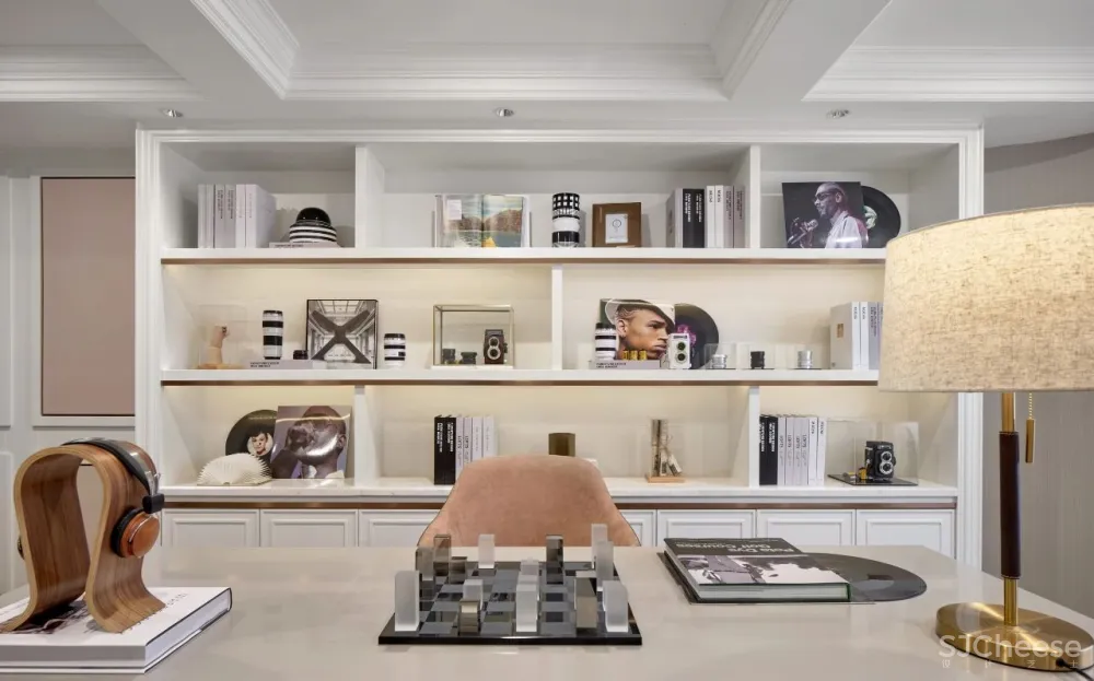 中性色作为空间主色调，搭配以暖温度的姜黄！