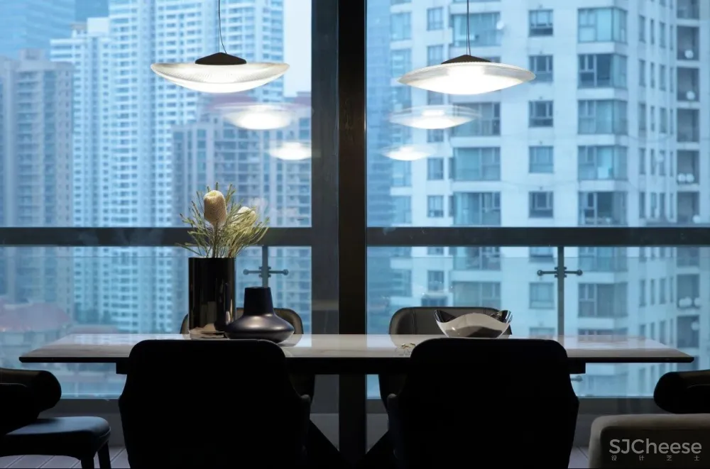 轻奢雅灰美宅:转了半个地球的沪上业主直言,好的地方还是家