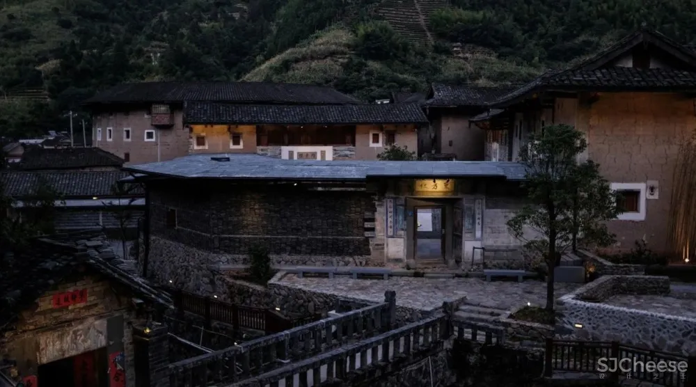 《花木兰》中国取景地藏着一间文艺酒店，改造百年土楼，仅26间房