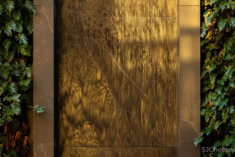 大尺度22米高人工瀑布 顶层无边泳池 生态豪宅新玩法