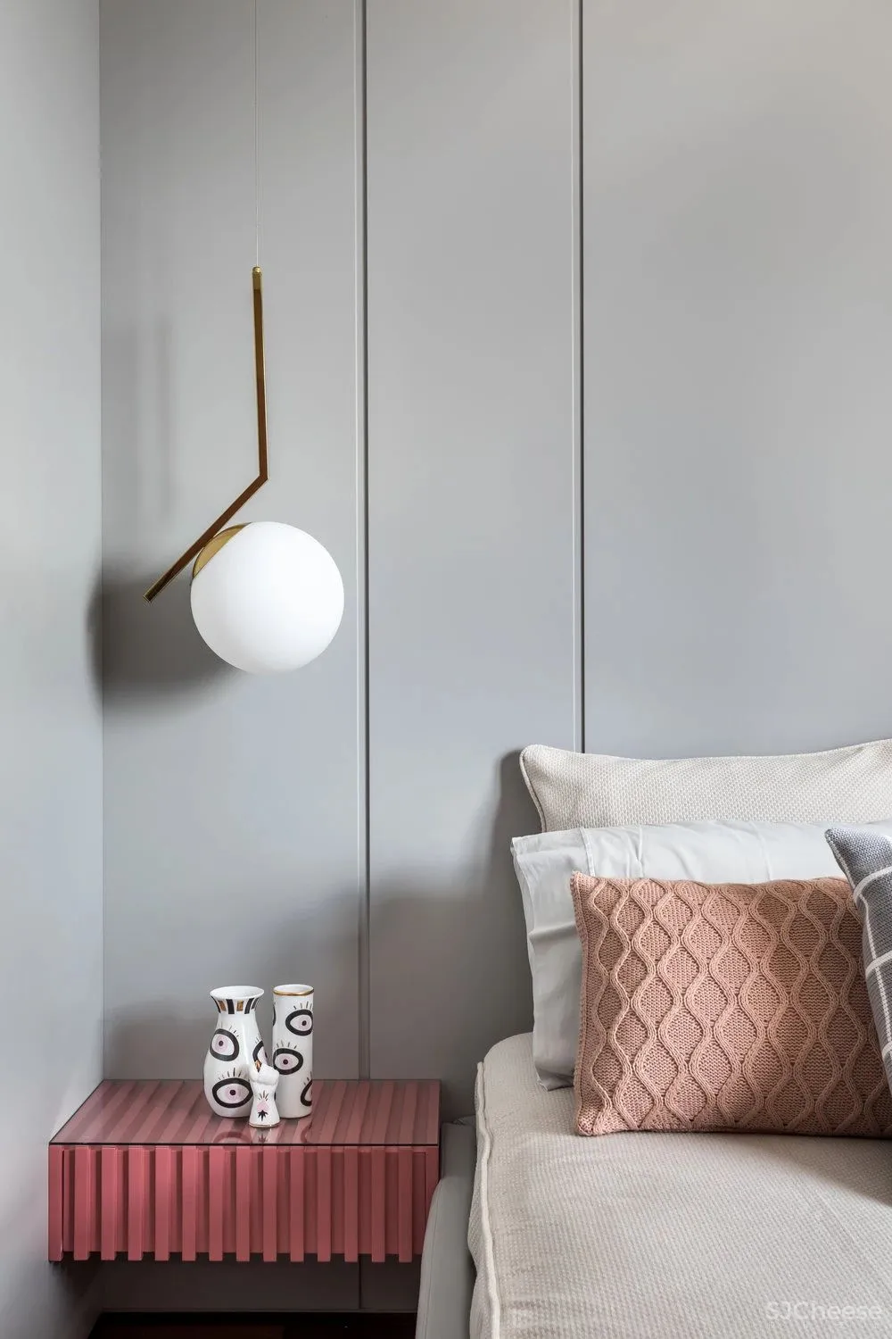 这个家的色彩大胆搭配到令人惊艳,却因为巧妙的处理带来了平衡感